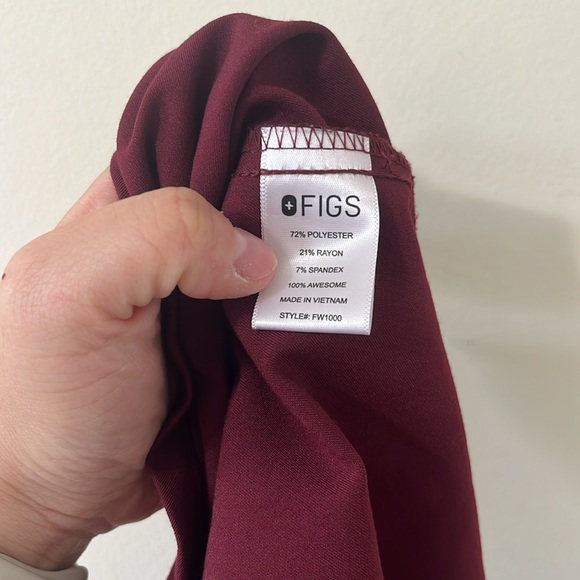 FIGS Catarina One-Pocket Scrub Top Burgundy Size Medium - Picture 8 of 8